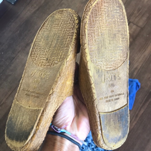 Victoria Secret top  another top and a pair of sho - Picture 7 of 8